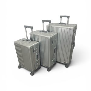 HEUER Aluminium Premium 2026 Stripe in Silber  All-Inclusive Reise Paket + Heuer Aluminium Wallet